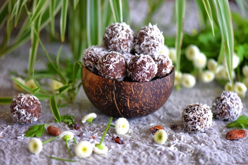 LES TRUFFES DE NOËL « energy balls » par Alice Vanhoye