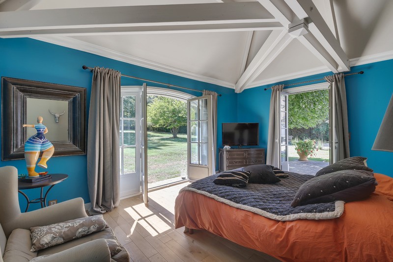 1. Grande chambre priv., SDB priv. (dès 95 €/nuit)