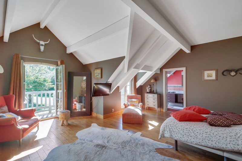 7. Grande chambre priv., SDB priv. (dès 110 €/nuit)